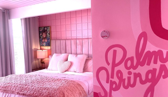 Mid Century Modern Barbie bungalow in Historic Ocotillo Lodge