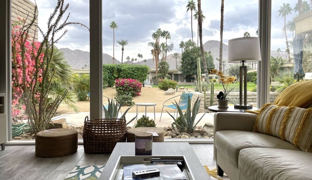 Mid Century, Quiet Gated Community. Tennis, Pickleball, Pools, Spa, Pets, Garage