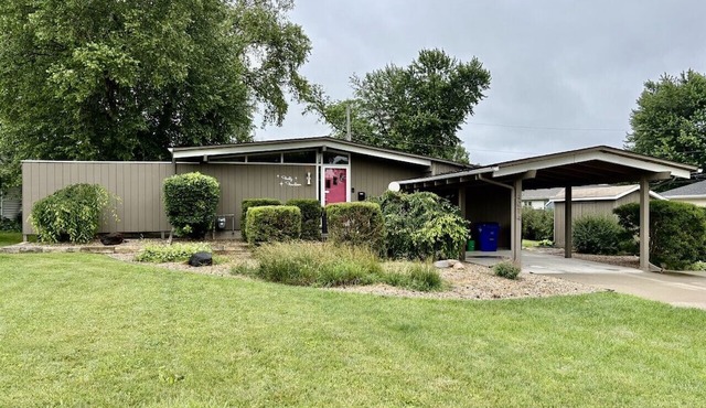Mid-Century Style & Class In Quiet NE Location