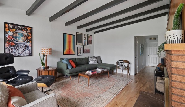 Mid-Mod Marvy Relaxed & roomy, 4 Bedrooms/Sleeps 8