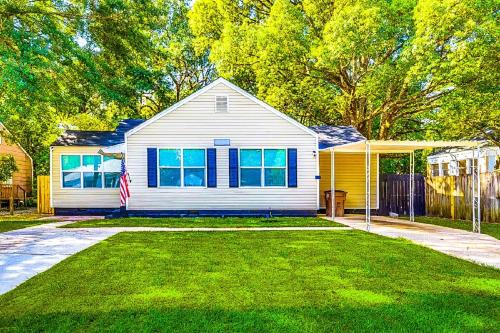 Mid-Town Cave for 6 Guests 3 Bedroom 1 Bath