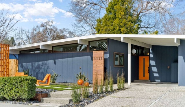 Midcentury Modern Oasis: Atomic Ranch Reimagined
