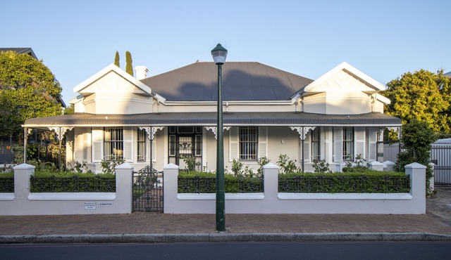 Middedorp Villa and Apartments