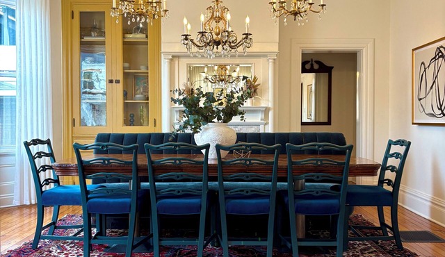 Middle Manor · 4BR, Sleeps 8 · Parking for 8 Cars · 5 Miles to Pittsburgh