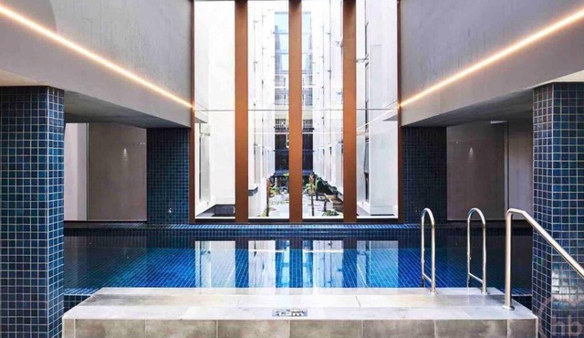 Midnight Luxe 2BR 2Bath 2Car 528 in the heart of Braddon Pool Sauna Gym Secure Parking Wifi Wine