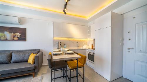 Midpoint Suites