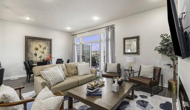 Midtown Luxury with Elevator & Views near UNMC