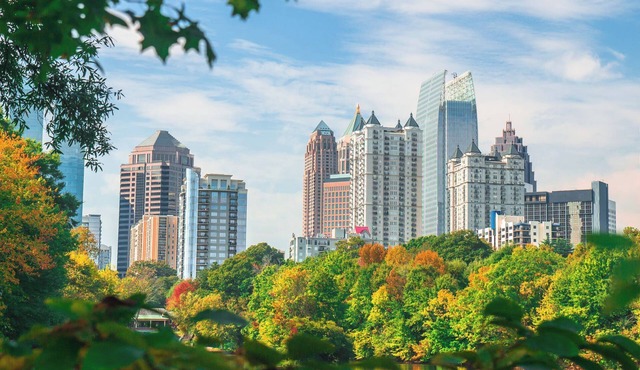 Midtown Townhouse Walking Distance to famed Beltline Trail and Piedmont Park