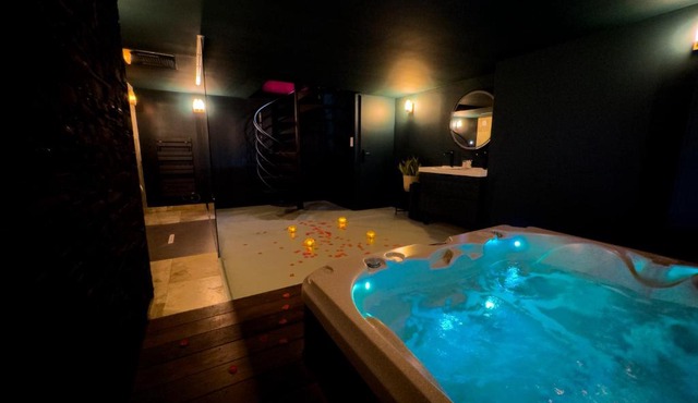 Mieuxqualhotel jacuzzi privatif Velvet Desire