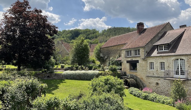Mill from the 17th Century on a large land crossed by a stream