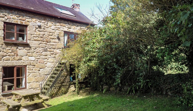 MILL HOUSE BARN, pet friendly, country holiday cottage in Penzance
