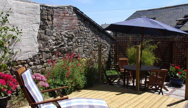 MILLERS COTTAGE, country holiday cottage, with a garden in Bude