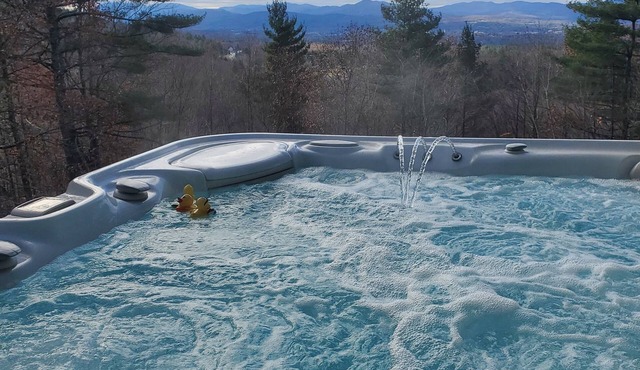 Million Dollar View with 7 Person Hot Tub. 75" TV pool table and air hockey
