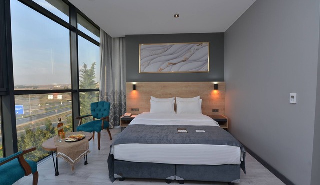 MILLS HOTEL
