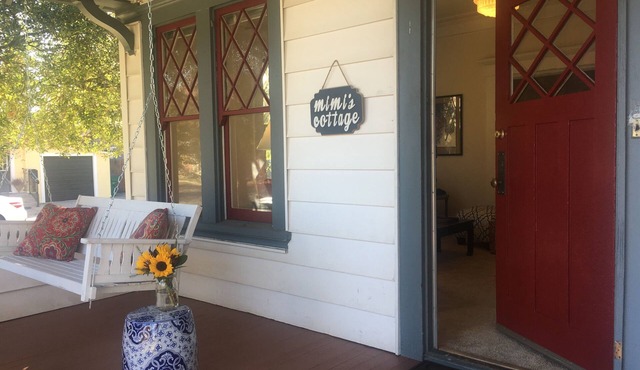 Mimi's Downtown Cottage