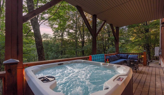 Min to Hatley Pointe: Slps 14, Hot Tub, Game Room