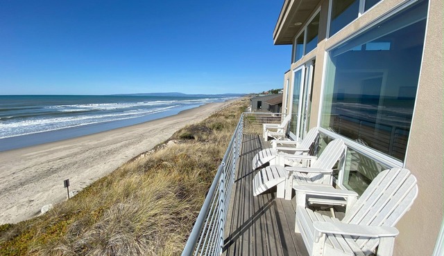 "Mind Blowing" Modern for 14 on Beach, Family Friendly!