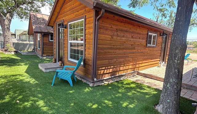Mini Cabin stay with pickleball court!