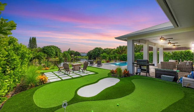 Mini Golf Course*Heated Saltwater Pool*Lakeview!