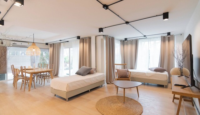 MINI-ME HUBS - Charm Suites in Old City