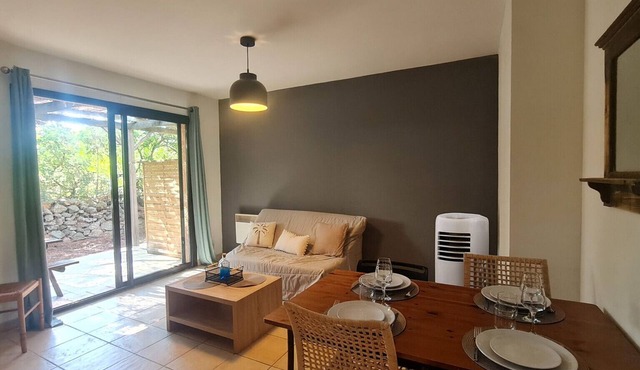 Mini villa avec piscine, mer à pied, wifi, clim dans résidence *