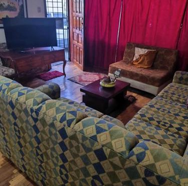 Minidepartamento central en Ambato, para 1 a 8 personas en 3 Camas y un colchon