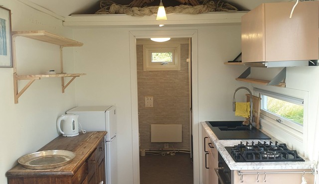 Minihouse with nice view, and access to recording studio and/or work space.