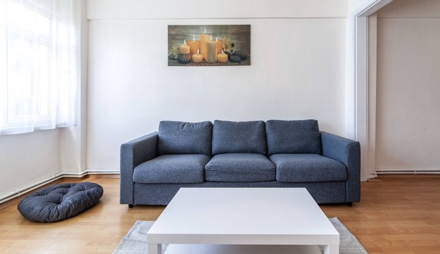 Minimal Flat w Balcony 14 min to Galataport