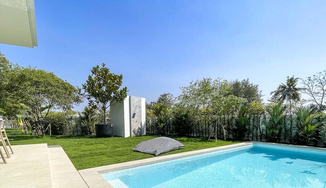 Minimal Luxury Villa HUGE Garden. 10 min to Nimman