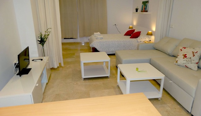 Minimalist center loft