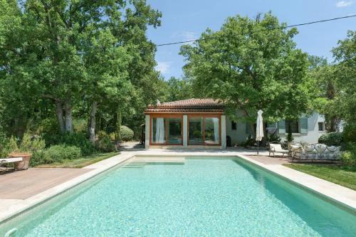 Minimalist House With Pool Near The Verdon