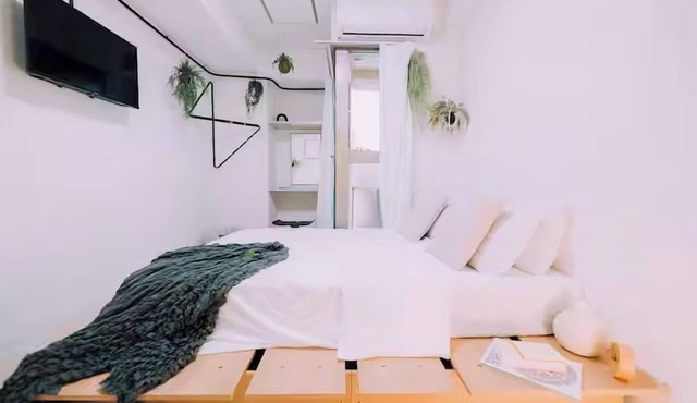 Minimalist Loft 1002