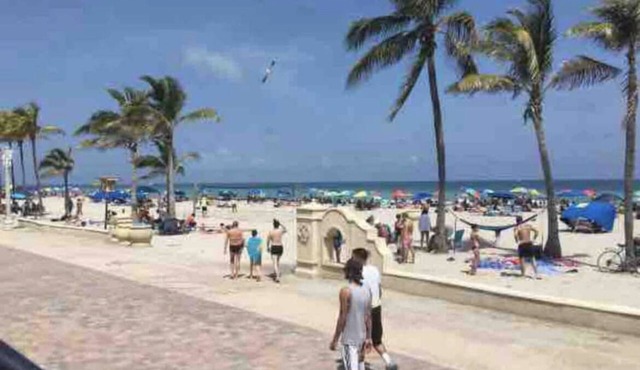 Minimalist Mod apt7 * 2 Mls to beach, FLL, Cruises