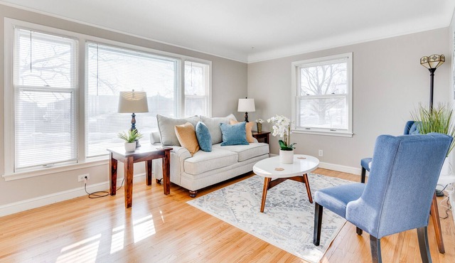 MINNeSTAY* Kaleidoscope Korner | Modern