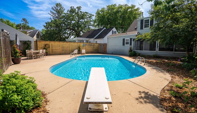 MINNeSTAY* Shoreline Villa | Pool