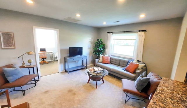 Mins to Creekside Acres Event Barn, Cozy 3 bedrooms in the country