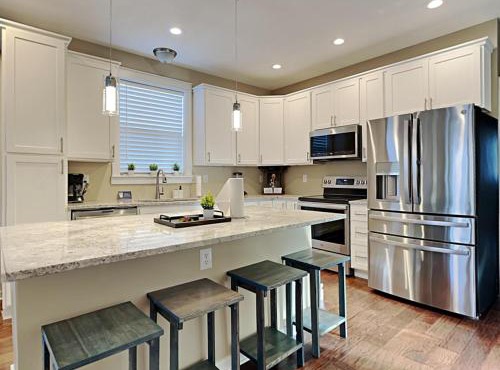 Mins to Downtown & Raceway Rookwood Retreat 1 & 2