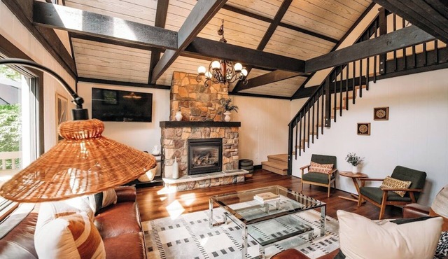 Mins to Skiing with Mountain View! Hot Tub- Game Room - Fire Pit