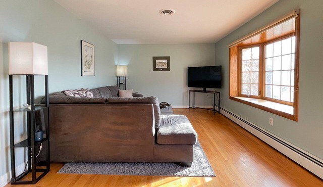 Minutes from Downtown Staunton, a home for the whole family! Pet-friendly!