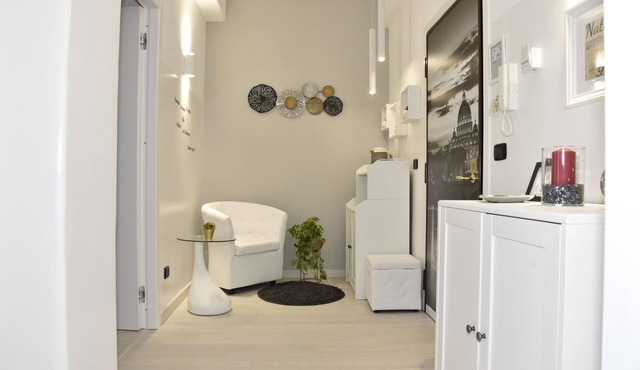 Minutes from downtown with the subway only 20 m from the house.