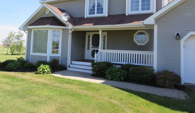 Minutes From Outstanding Beaches And Golf Courses