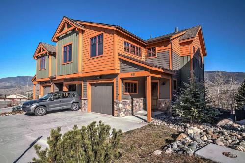 Minutes from World Class Ski Resorts, Hot Tub!
