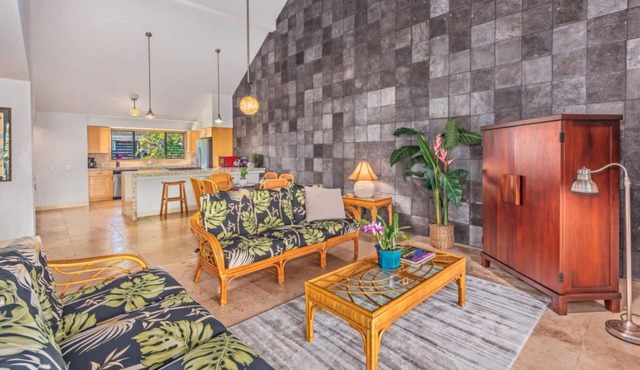 Minutes Walk to Hanalei Bay, beach, & town w/AC in bed rooms