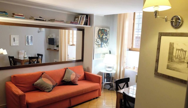 Miró, small loft on Giulia street