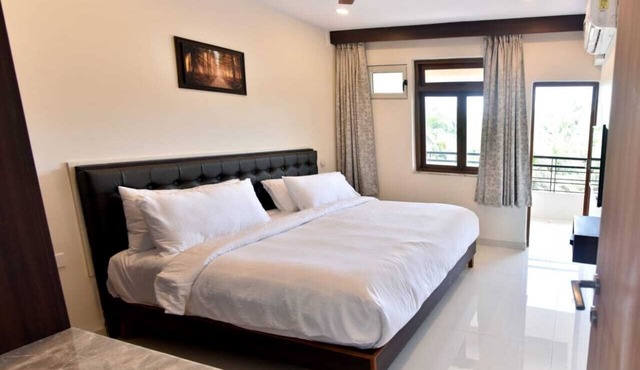 Miramar Beach-side 3BHK Fully Furnished Apartment