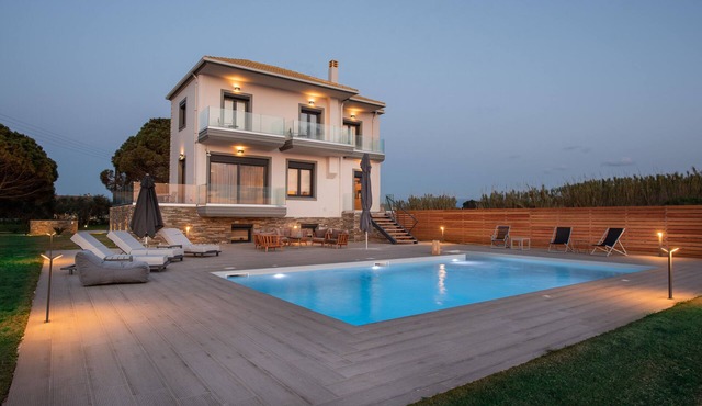 Mirazur Seafront Sunset Villa