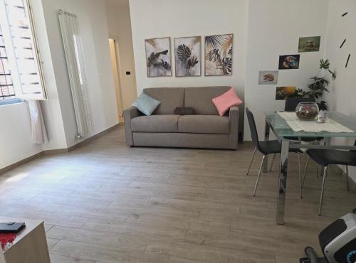 Miriam's House in Como center, free parking car min 3 days only in July and August