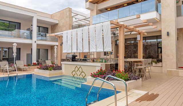 Mirror Hotel