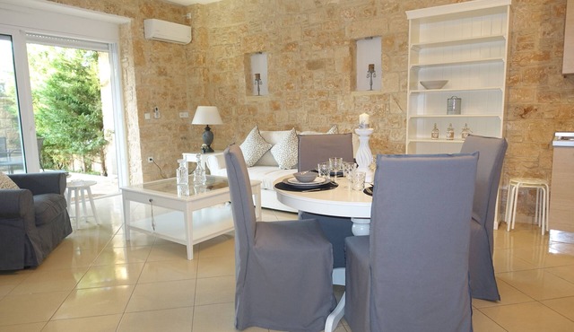 Miss Nefeli - Sublime Stone Appartment in Perdika, Aegina Island