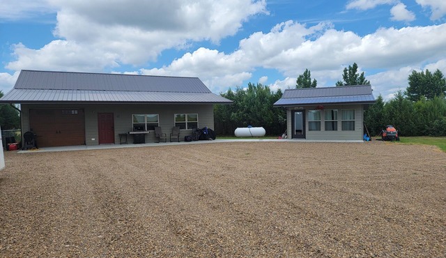 Missouri River Fishing and Hunting Lodge